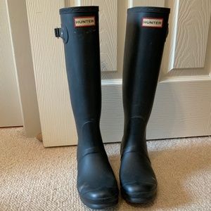 Size 8.5 Hunter Boots Matte Black, tall